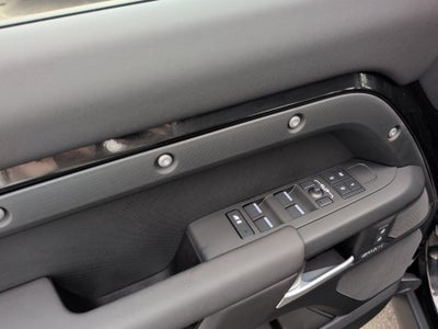 2025 Land Rover Defender 130 P400 Outbound