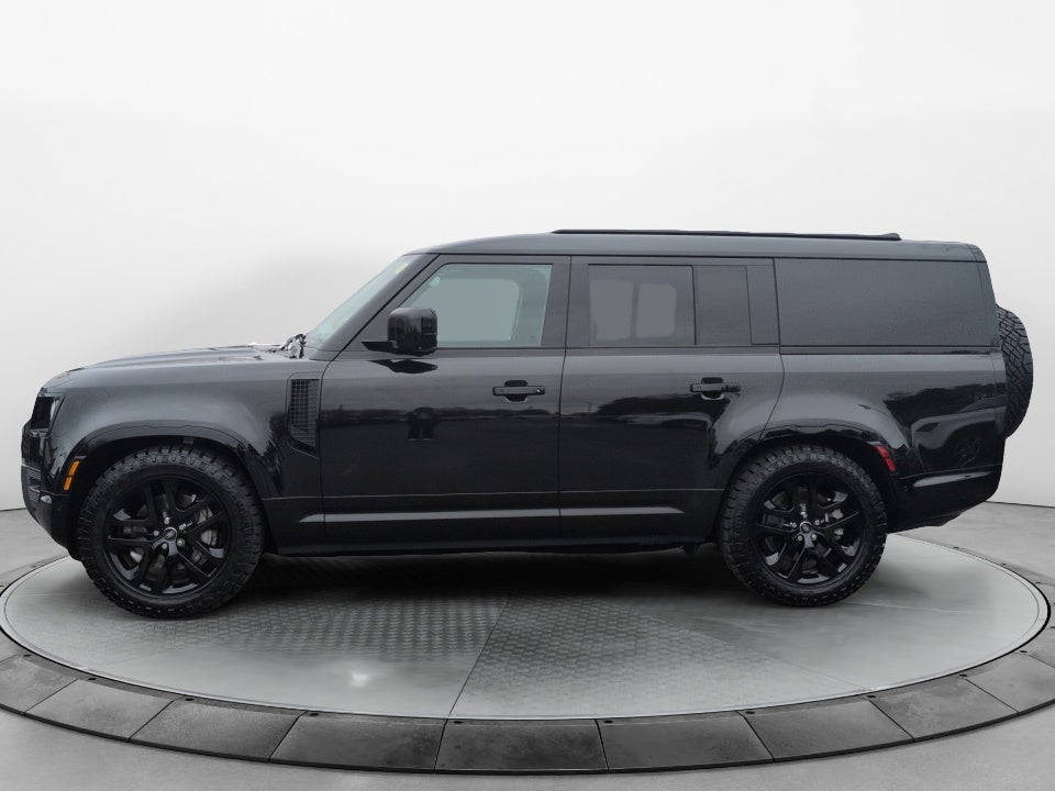 2025 Land Rover Defender 130 P400 Outbound