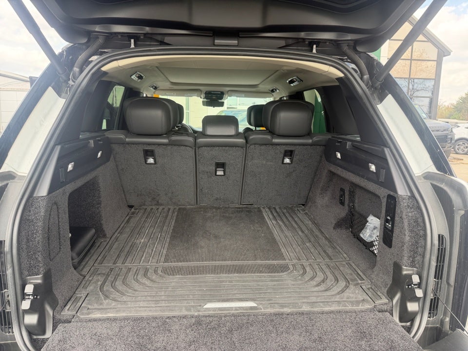 2025 Land Rover Range Rover P550e Autobiography