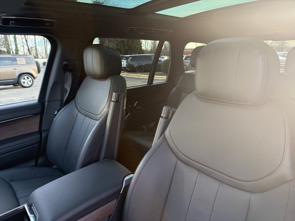 2025 Land Rover Range Rover P400 SE 7 Seat