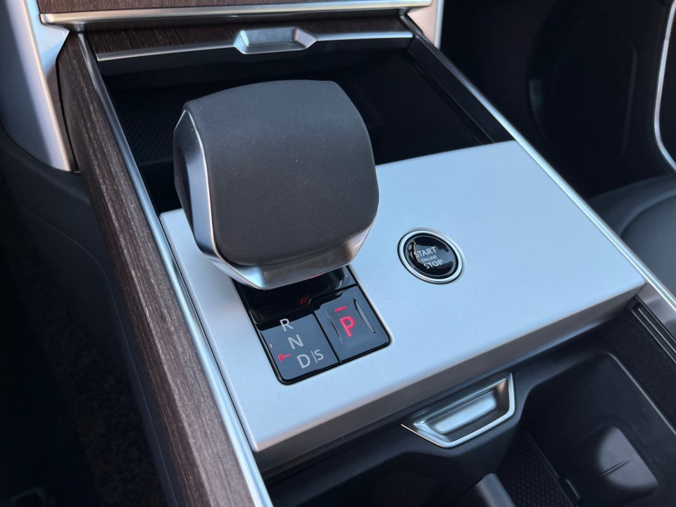 2025 Land Rover Range Rover P400 SE 7 Seat