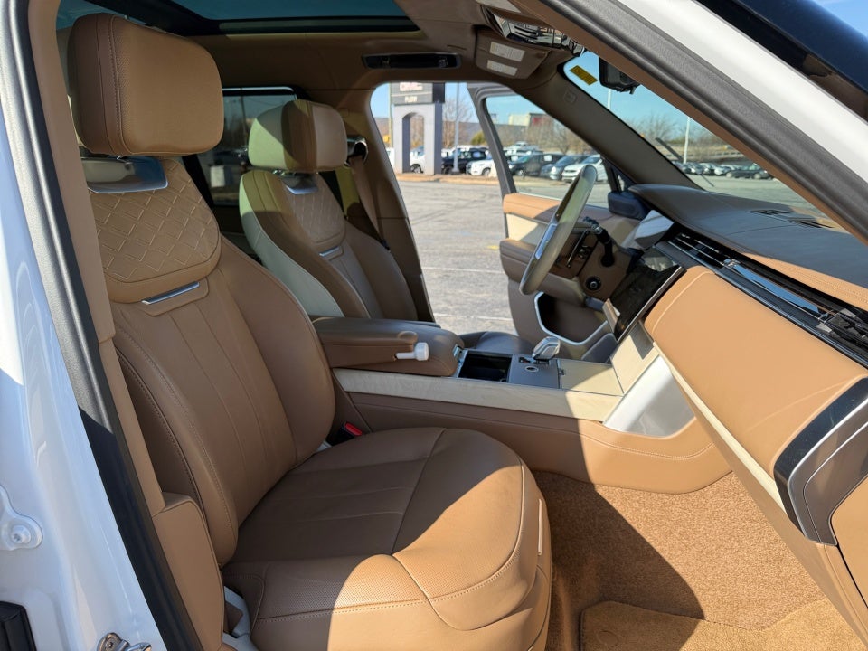 2024 Land Rover Range Rover P615 SV