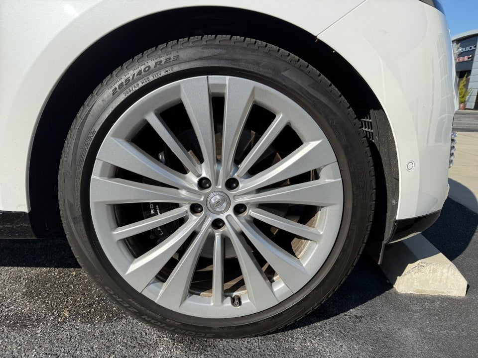 2024 Land Rover Range Rover P615 SV