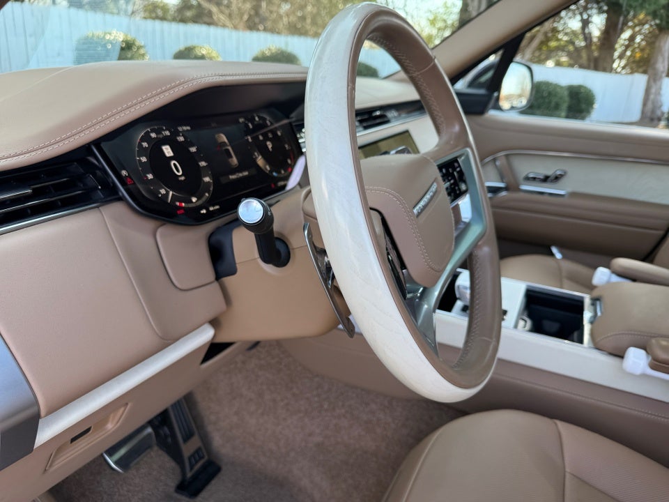 2024 Land Rover Range Rover P615 SV