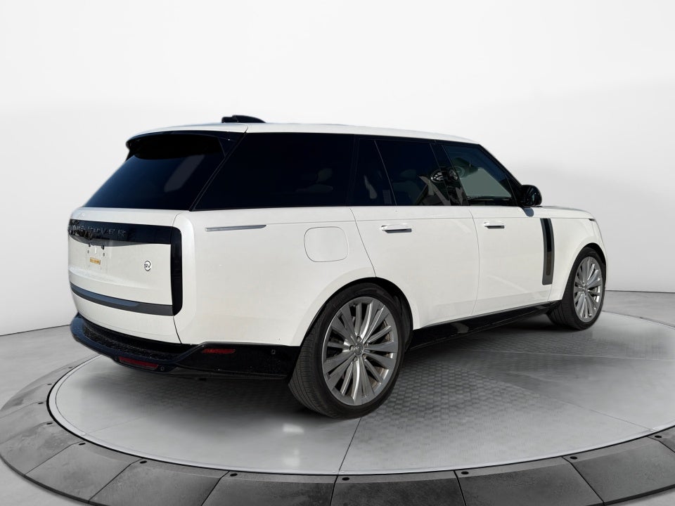 2024 Land Rover Range Rover P615 SV