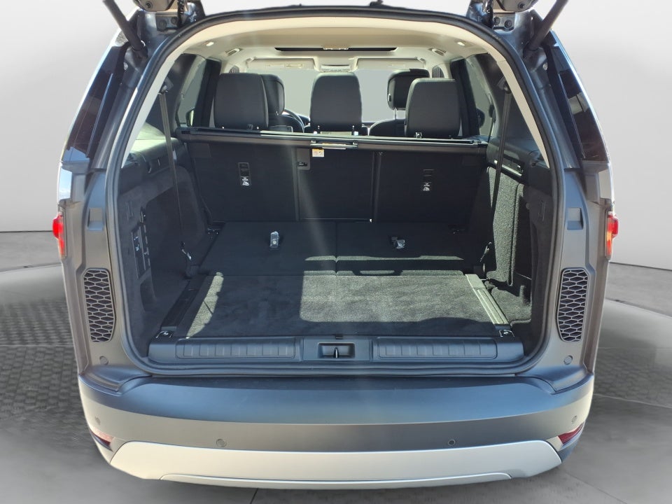 2024 Land Rover Discovery P300 S