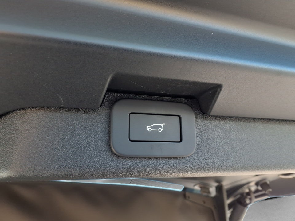 2024 Land Rover Discovery P300 S