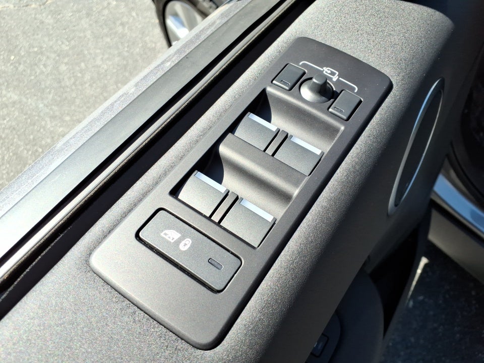 2024 Land Rover Discovery P300 S