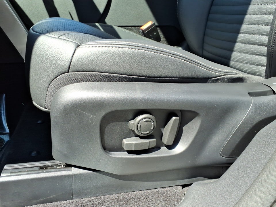 2024 Land Rover Discovery P300 S
