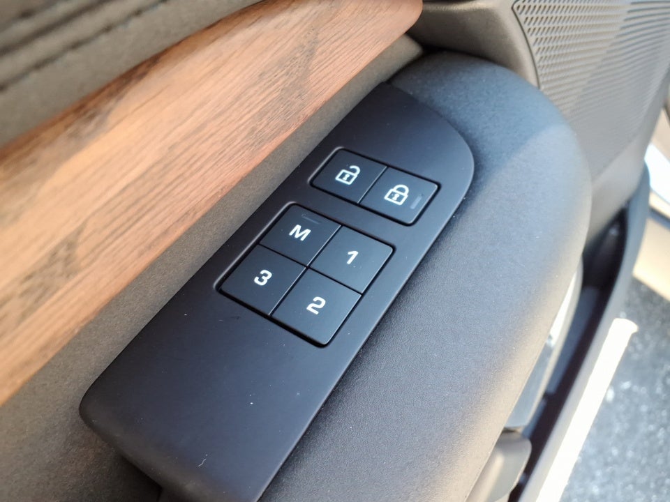 2024 Land Rover Discovery P300 S