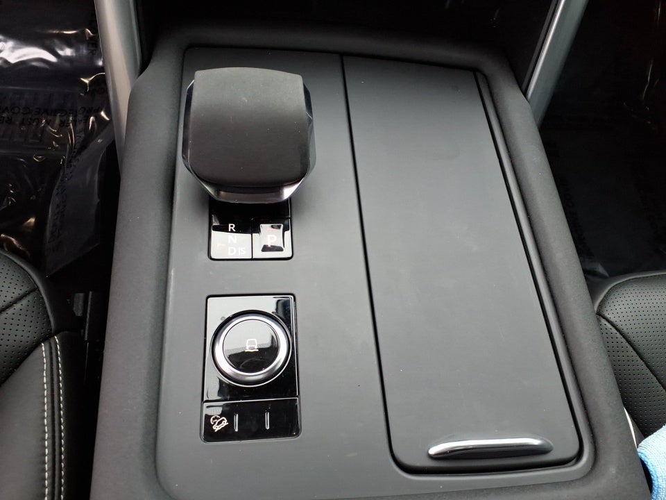 2024 Land Rover Discovery P300 Dynamic SE