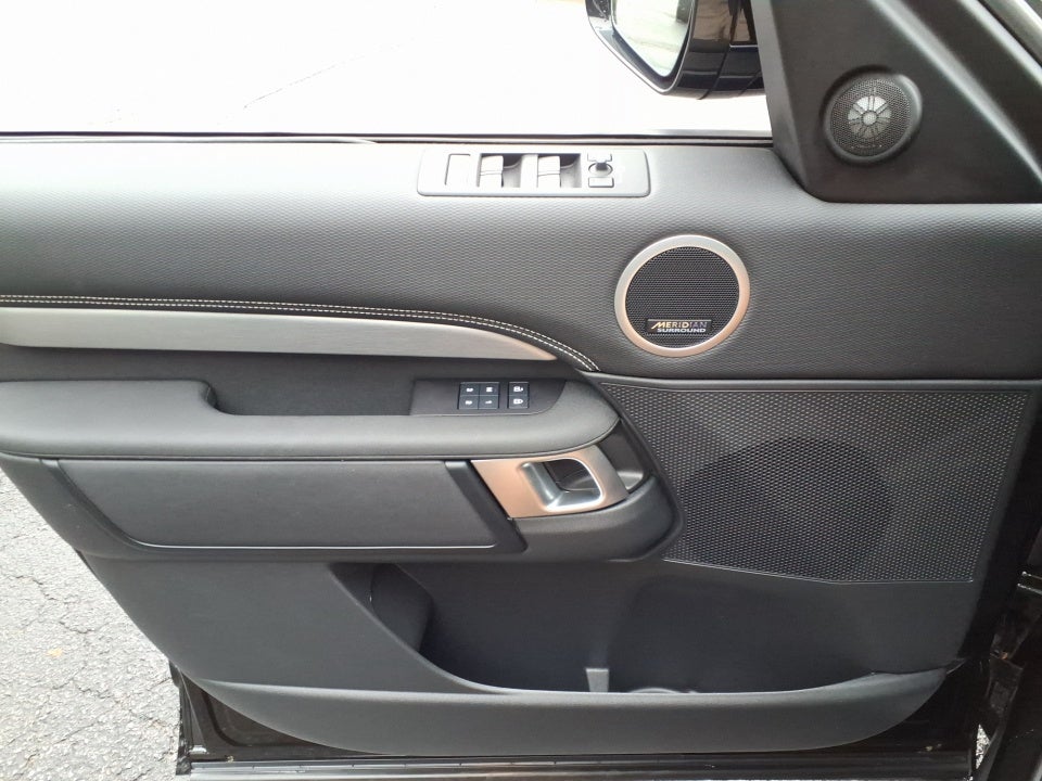 2024 Land Rover Discovery P300 Dynamic SE