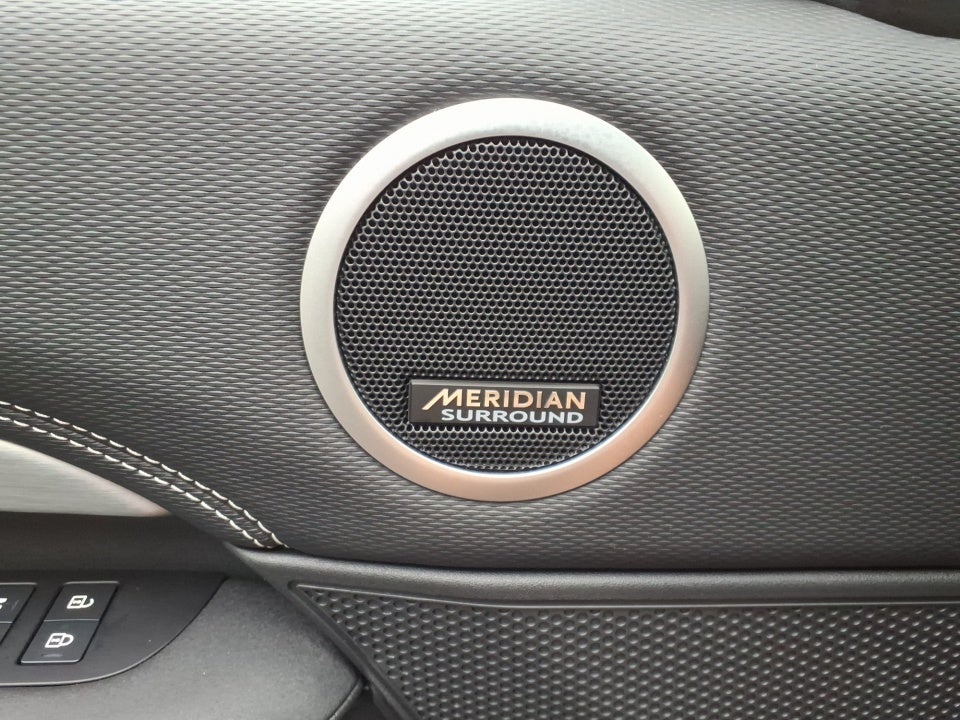 2024 Land Rover Discovery P300 Dynamic SE