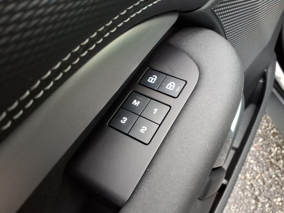 2024 Land Rover Discovery P300 Dynamic SE