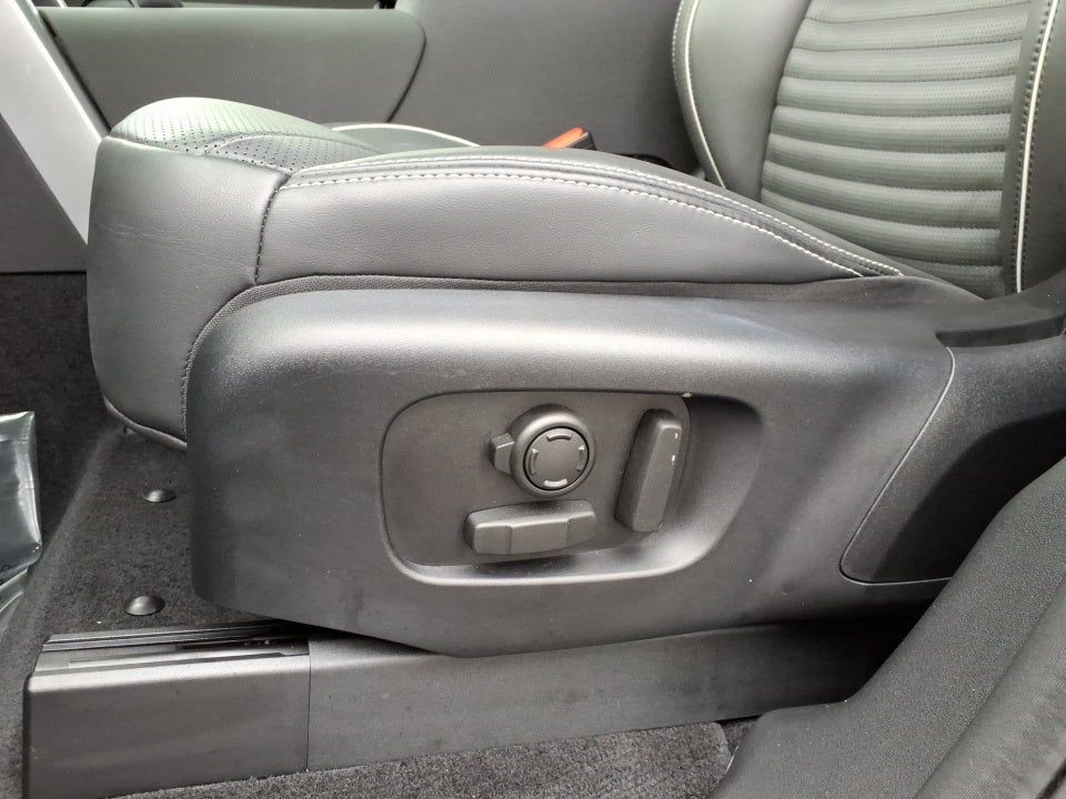 2024 Land Rover Discovery P300 Dynamic SE