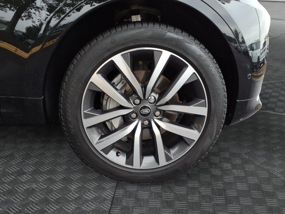 2024 Land Rover Discovery P300 Dynamic SE