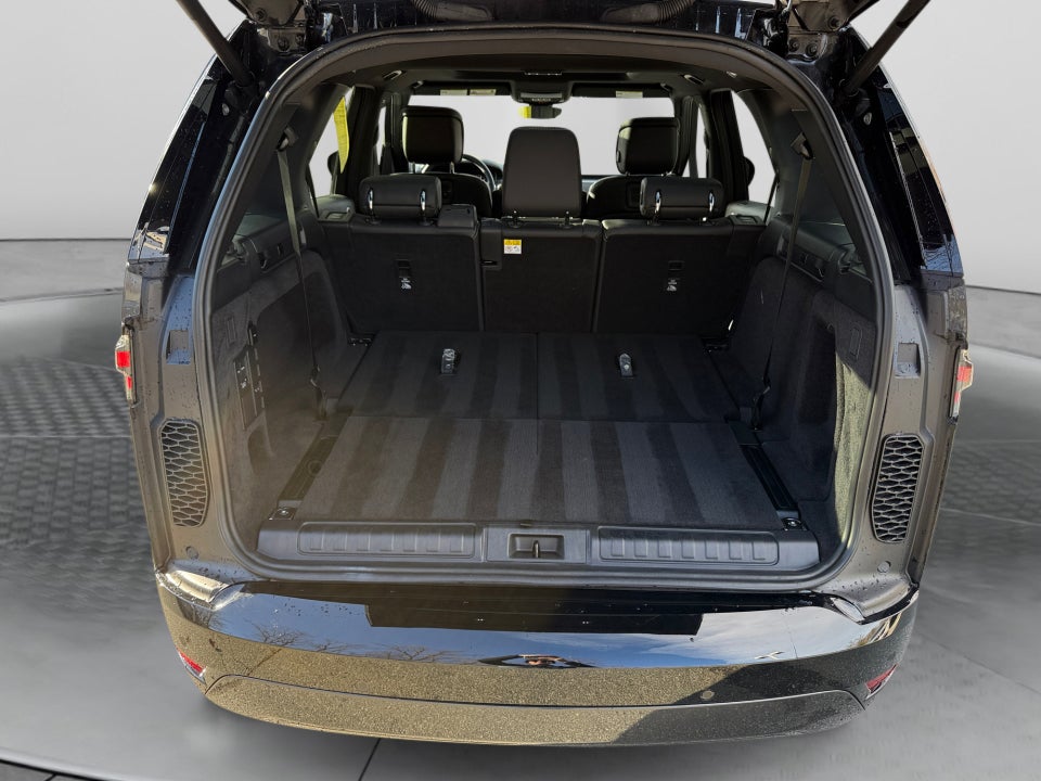 2024 Land Rover Discovery P300 Dynamic SE