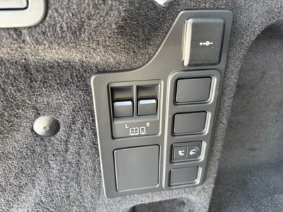 2024 Land Rover Discovery P300 Dynamic SE