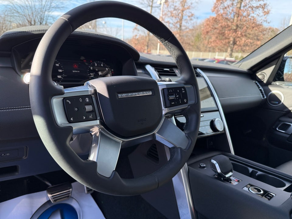 2024 Land Rover Discovery P300 Dynamic SE