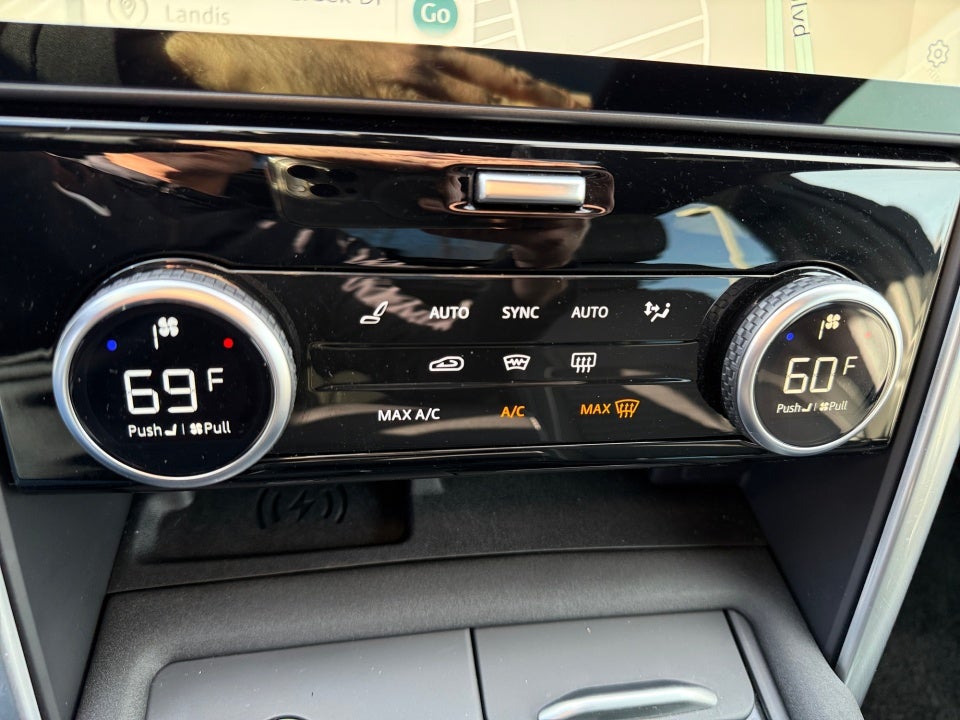 2024 Land Rover Discovery P300 Dynamic SE