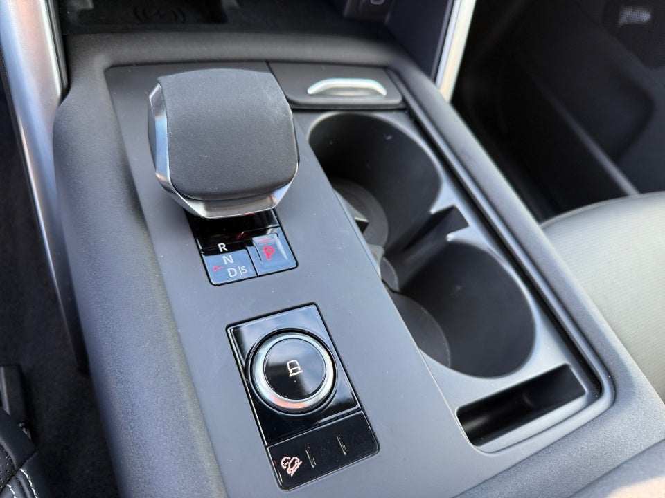 2024 Land Rover Discovery P300 Dynamic SE