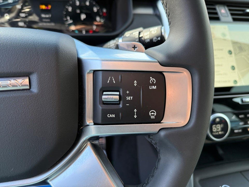 2024 Land Rover Discovery P300 Dynamic SE
