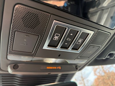 2024 Land Rover Discovery P300 Dynamic SE