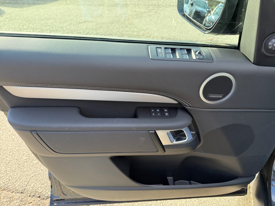 2024 Land Rover Discovery P300 Dynamic SE