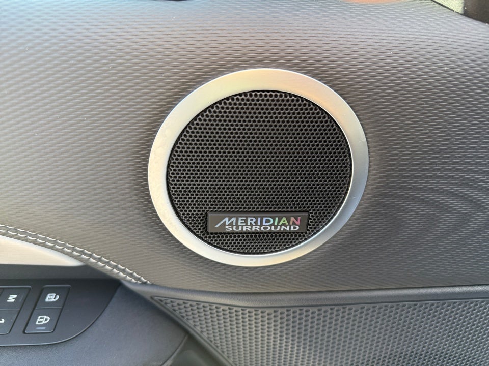 2024 Land Rover Discovery P300 Dynamic SE