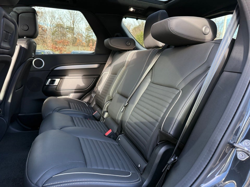 2024 Land Rover Discovery P300 Dynamic SE