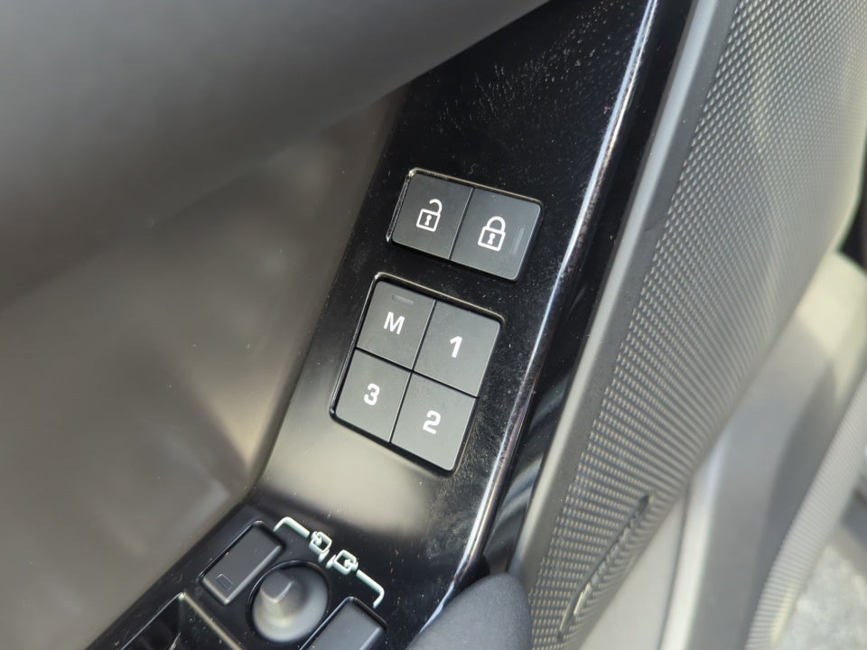 2025 Land Rover Range Rover Velar P250 Dynamic SE