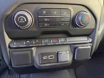 2022 Chevrolet Silverado 1500 4WD Crew Cab Short Bed Custom