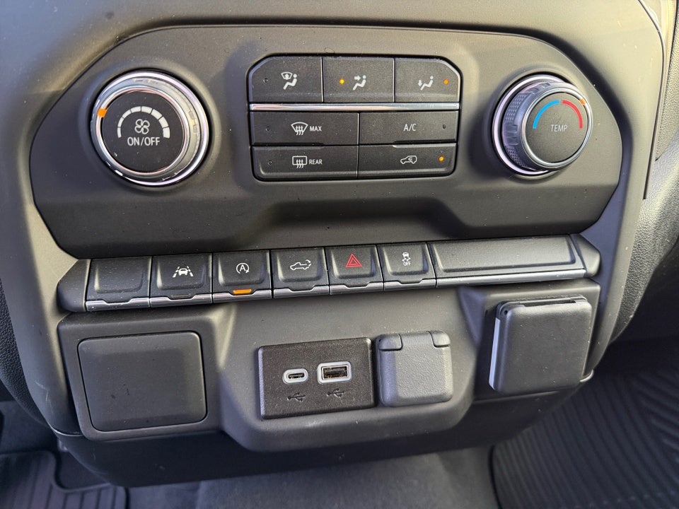 2022 Chevrolet Silverado 1500 4WD Crew Cab Short Bed Custom