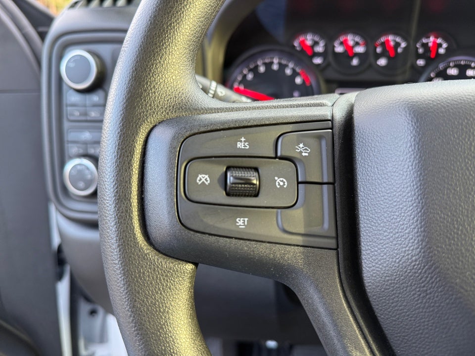 2022 Chevrolet Silverado 1500 4WD Crew Cab Short Bed Custom