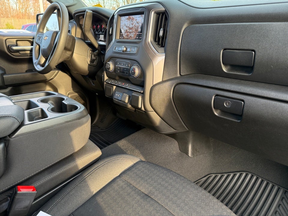 2022 Chevrolet Silverado 1500 4WD Crew Cab Short Bed Custom