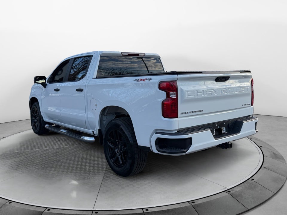 2022 Chevrolet Silverado 1500 4WD Crew Cab Short Bed Custom