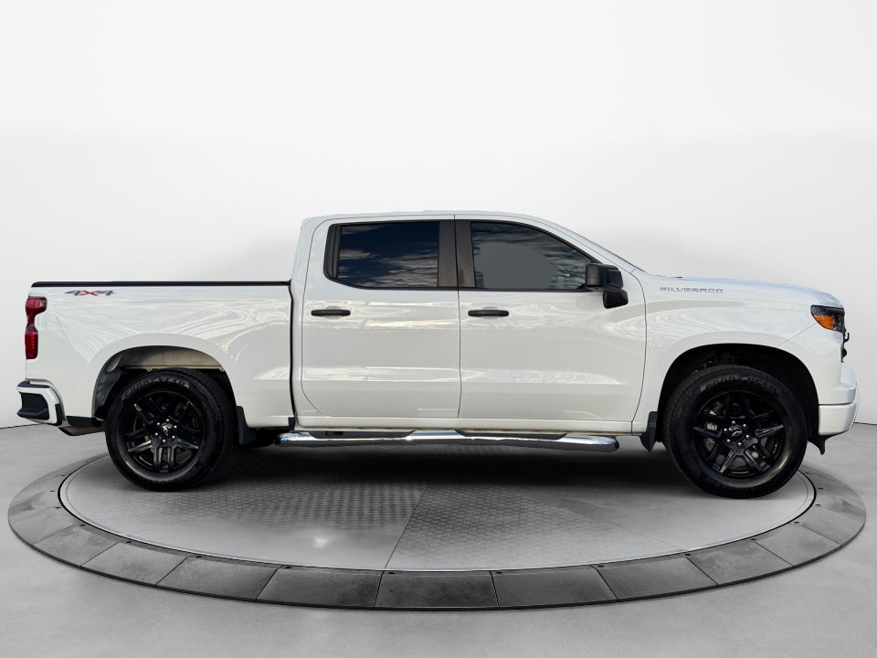 2022 Chevrolet Silverado 1500 4WD Crew Cab Short Bed Custom