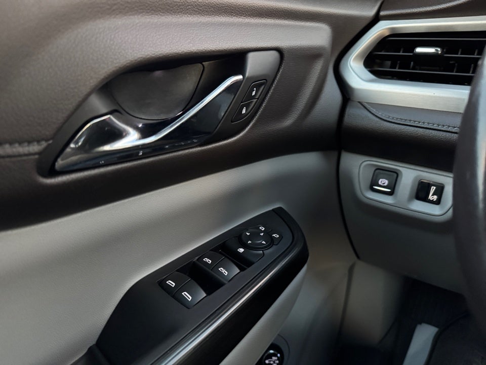 2022 GMC Acadia FWD SLT