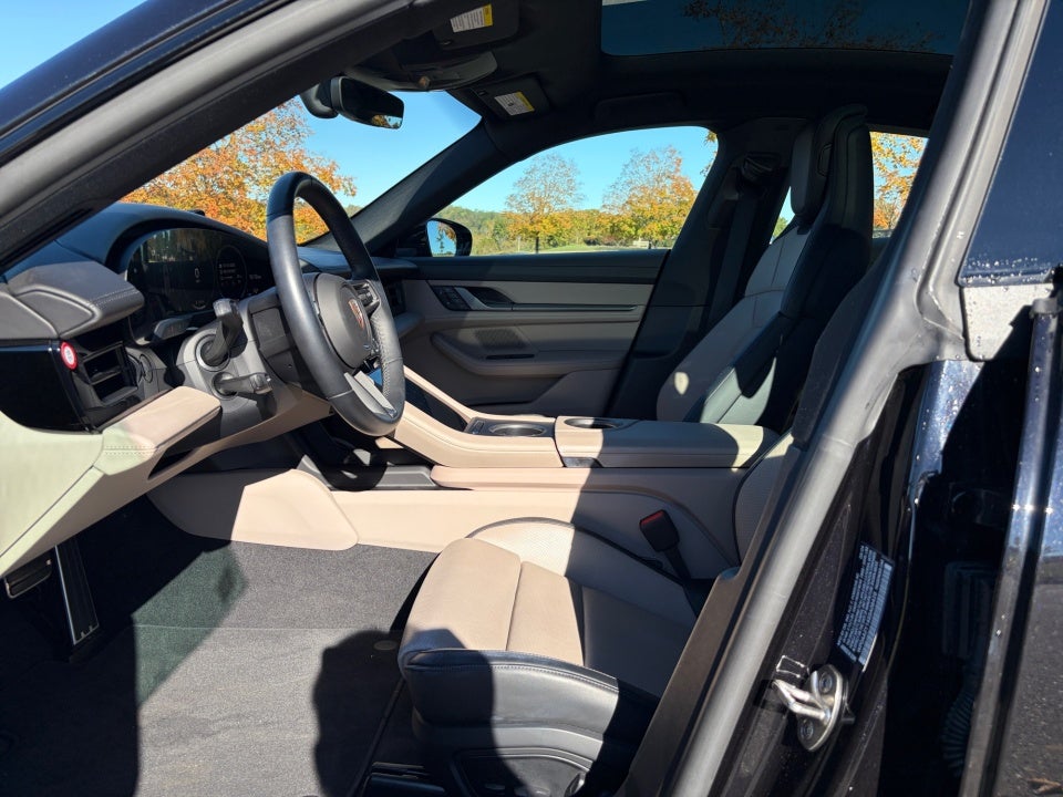 2025 Porsche Taycan 4