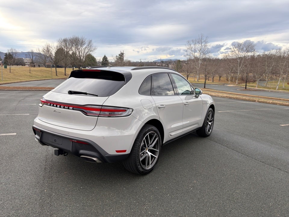 2026 Porsche Macan Base