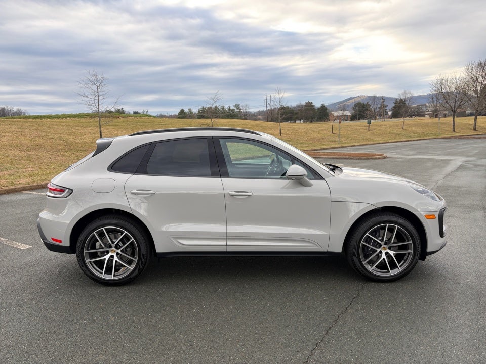 2026 Porsche Macan Base