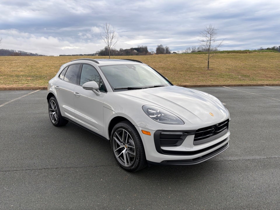 2026 Porsche Macan Base