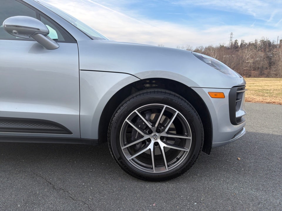 2025 Porsche Macan Base