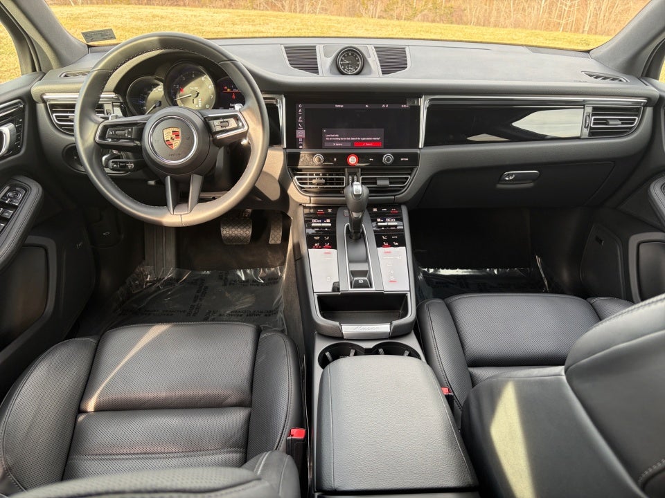 2025 Porsche Macan Base