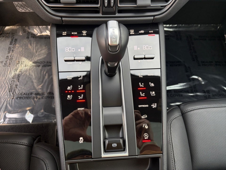 2025 Porsche Macan Base