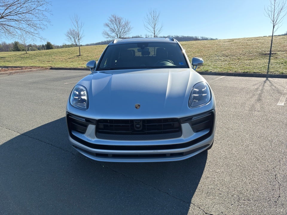 2025 Porsche Macan Base