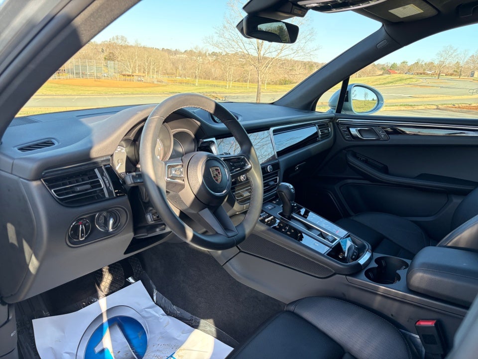 2025 Porsche Macan Base