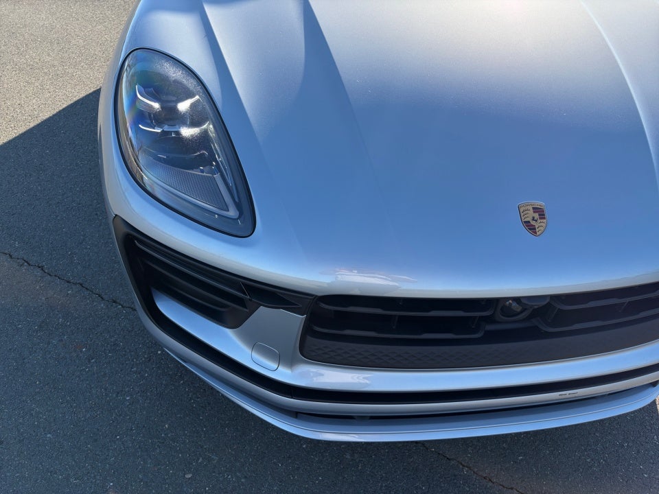 2025 Porsche Macan Base