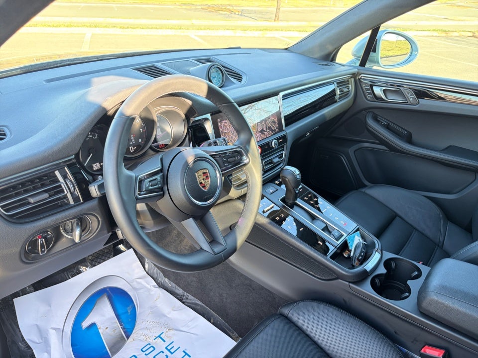 2025 Porsche Macan Base