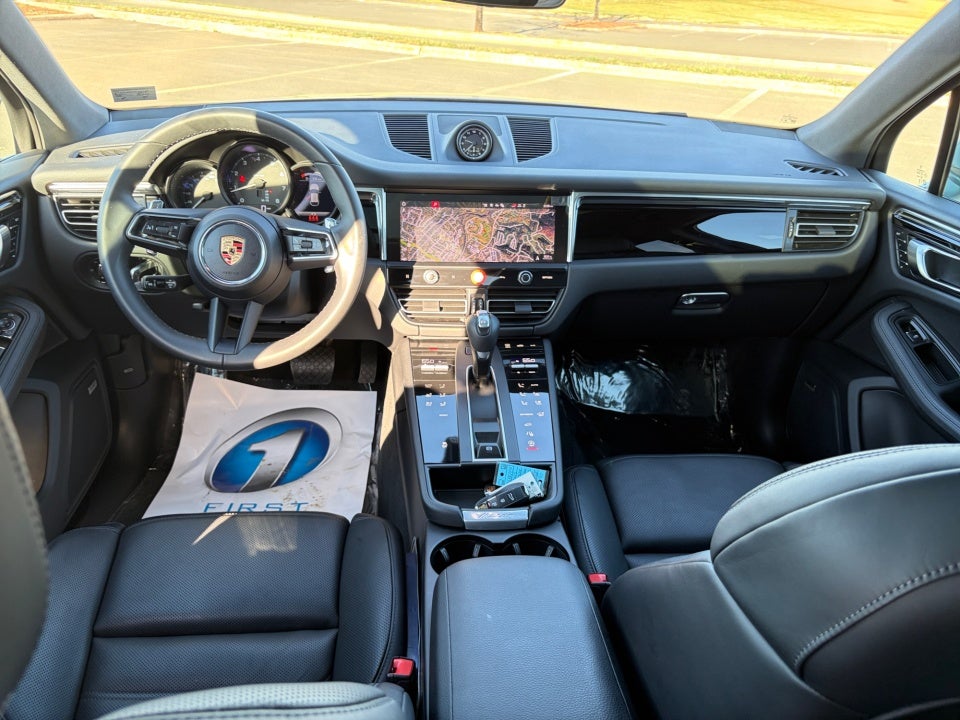 2025 Porsche Macan Base